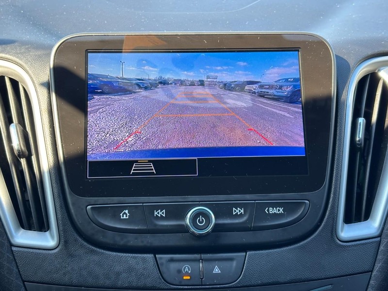 Chevrolet Malibu Vehicle Full-screen Gallery Image 21