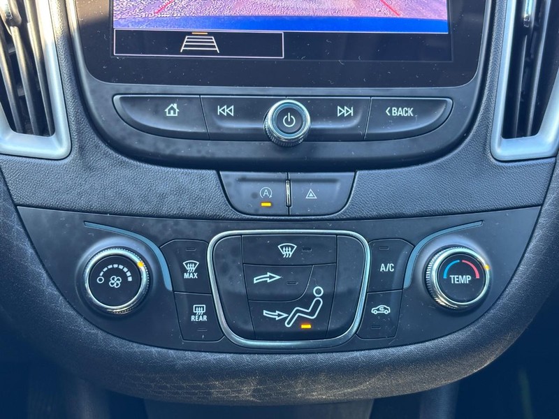 Chevrolet Malibu Vehicle Full-screen Gallery Image 22