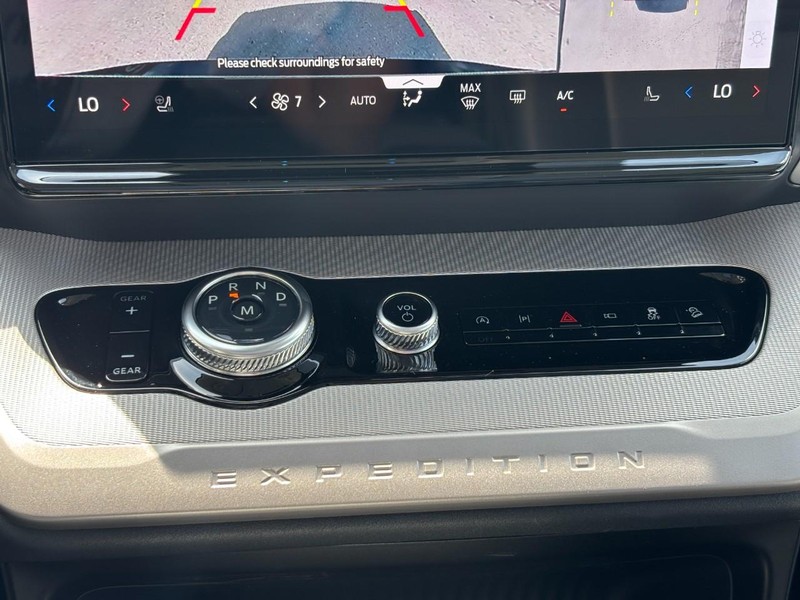 Ford Expedition Vehicle Image 25