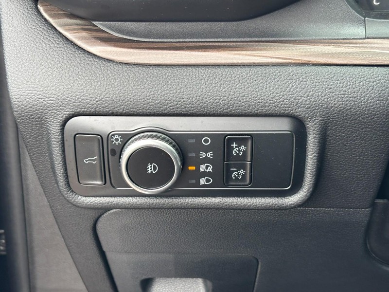 Ford Explorer Vehicle Full-screen Gallery Image 19