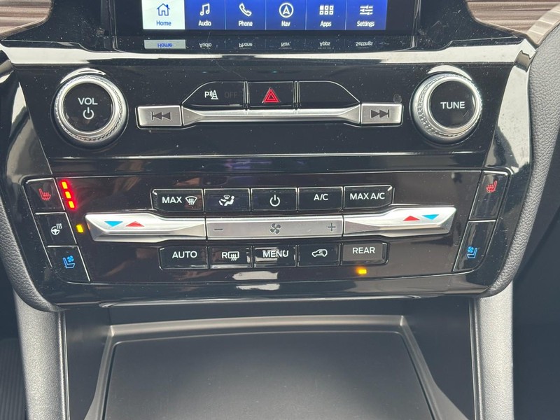 Ford Explorer Vehicle Full-screen Gallery Image 26