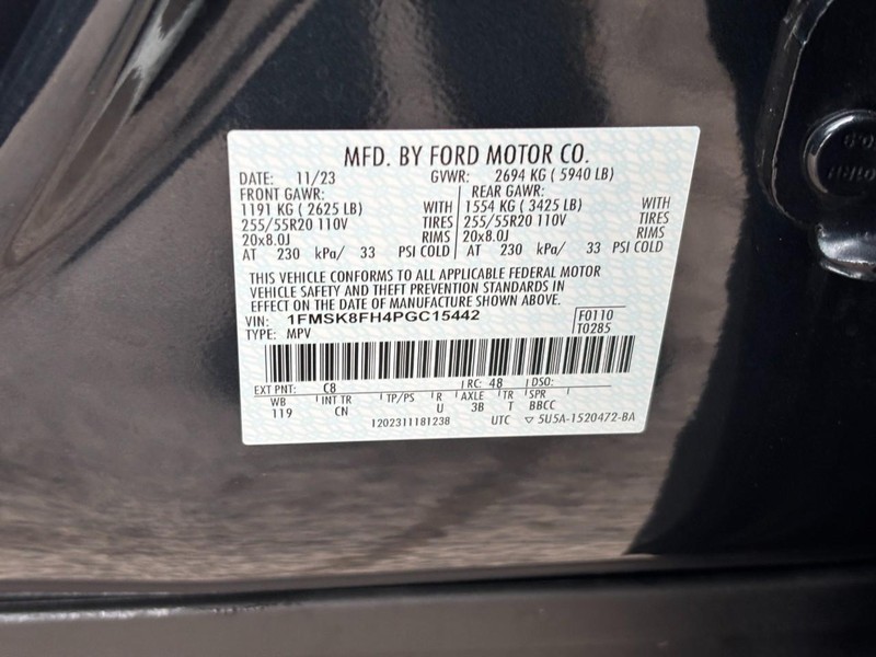 Ford Explorer Vehicle Full-screen Gallery Image 27