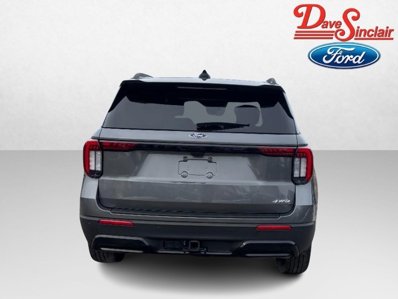 Ford Explorer Vehicle Full-screen Gallery Image 08