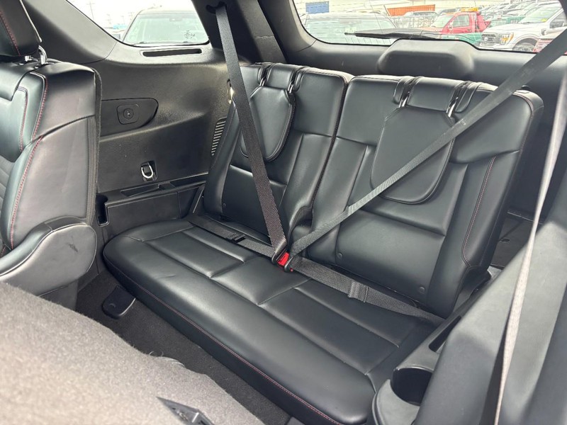 Ford Explorer Vehicle Full-screen Gallery Image 11