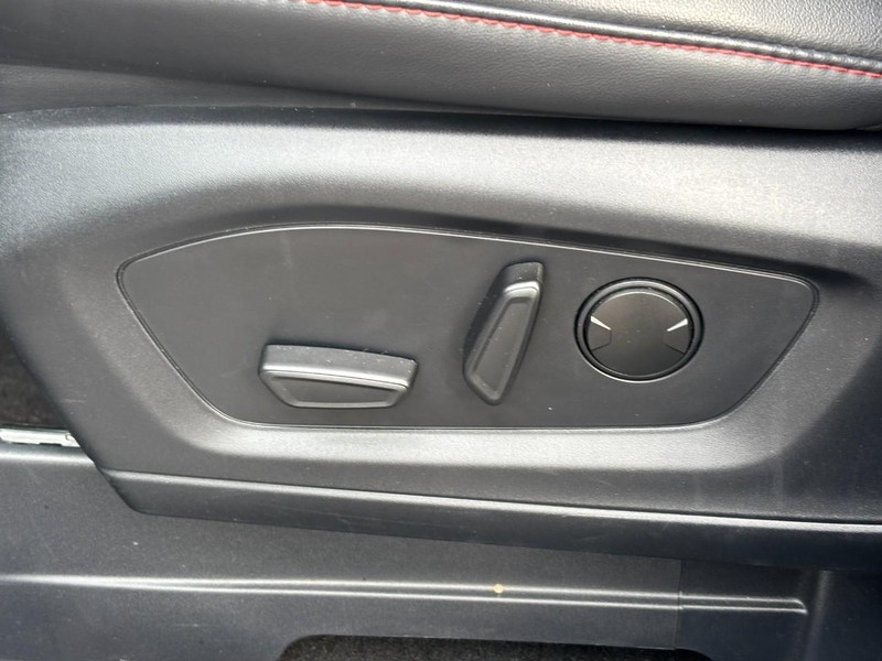 Ford Explorer Vehicle Full-screen Gallery Image 16