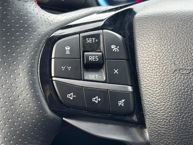 Ford Explorer Vehicle Full-screen Gallery Image 19