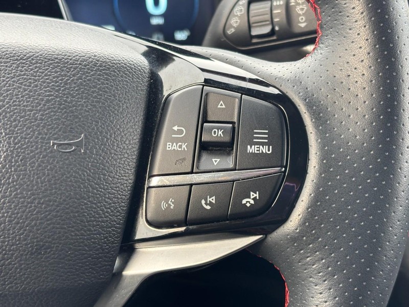 Ford Explorer Vehicle Full-screen Gallery Image 21