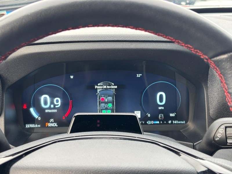 Ford Explorer Vehicle Full-screen Gallery Image 22