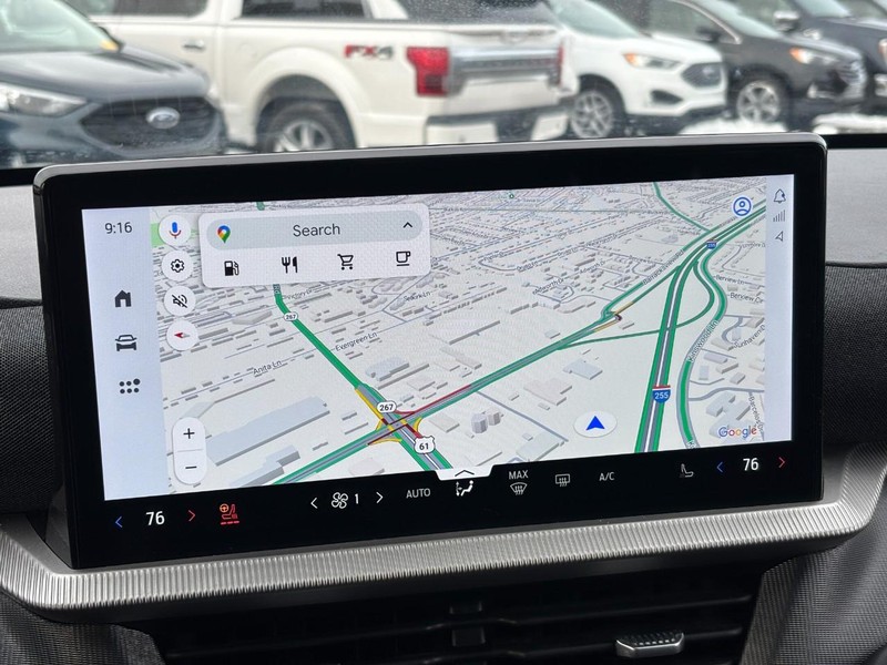 Ford Explorer Vehicle Full-screen Gallery Image 23