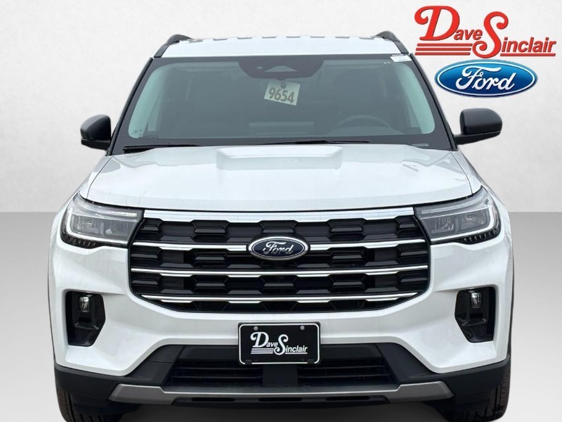 Ford Explorer Vehicle Full-screen Gallery Image 02