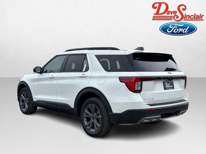 Ford Explorer Vehicle Full-screen Gallery Image 09