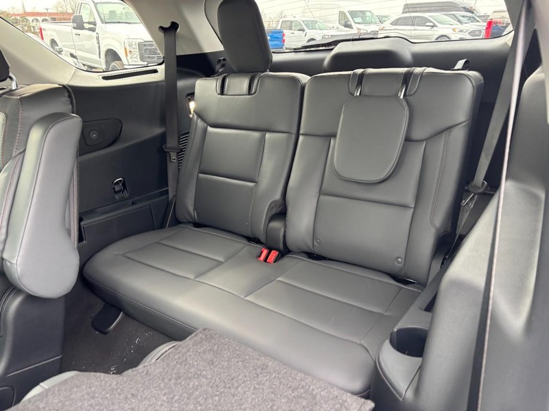 Ford Explorer Vehicle Full-screen Gallery Image 12