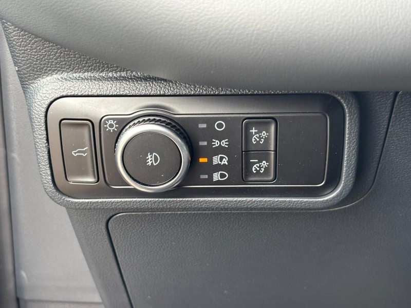 Ford Explorer Vehicle Full-screen Gallery Image 19