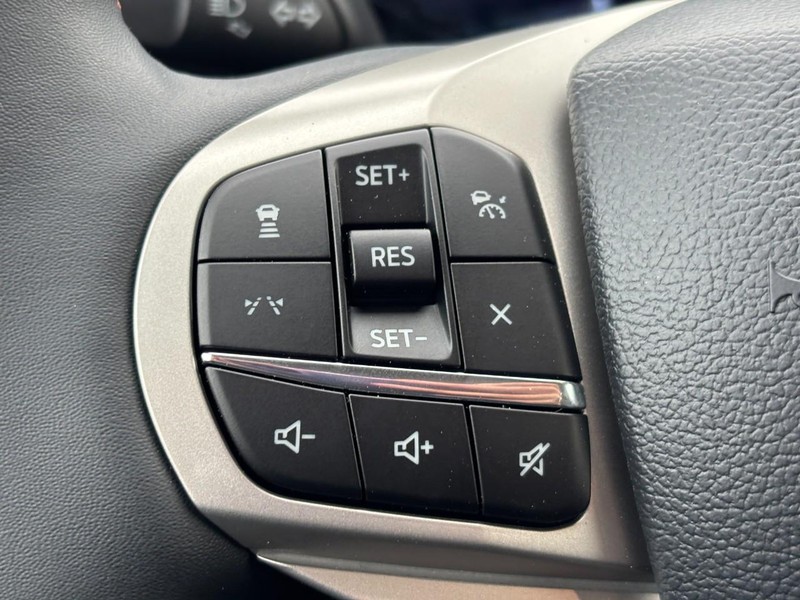 Ford Explorer Vehicle Full-screen Gallery Image 20