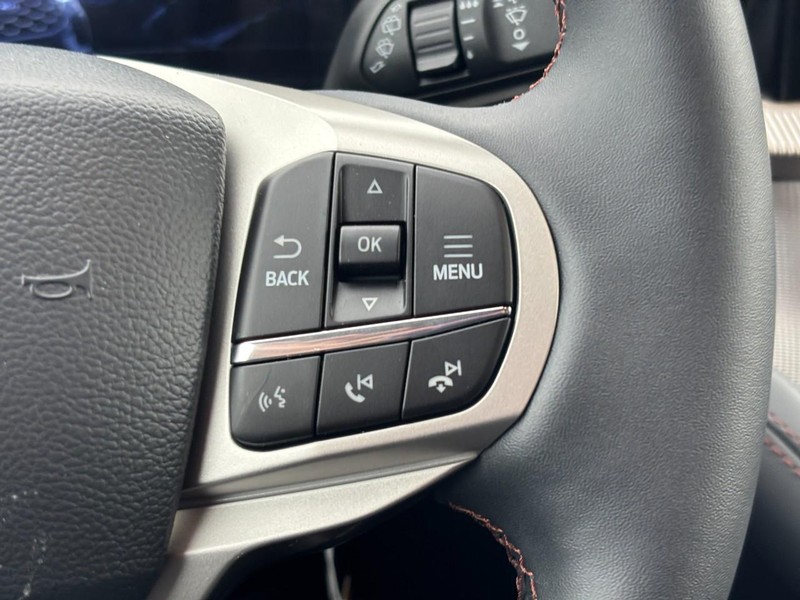 Ford Explorer Vehicle Full-screen Gallery Image 22