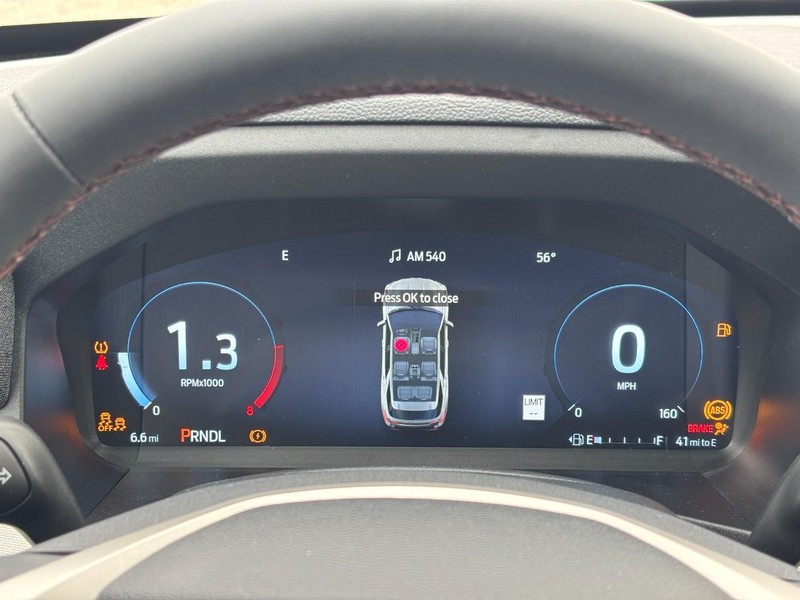 Ford Explorer Vehicle Full-screen Gallery Image 23