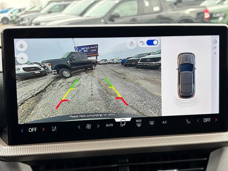 Ford Explorer Vehicle Full-screen Gallery Image 25