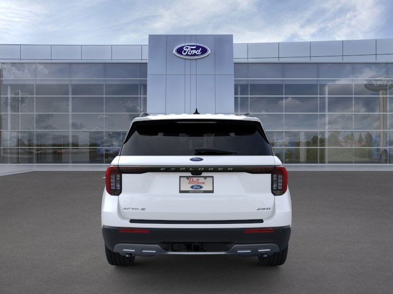 Ford Explorer Vehicle Full-screen Gallery Image 07