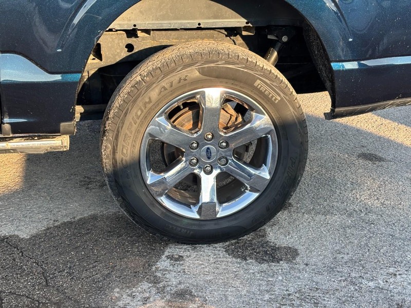 Ford F-150 Vehicle Full-screen Gallery Image 11