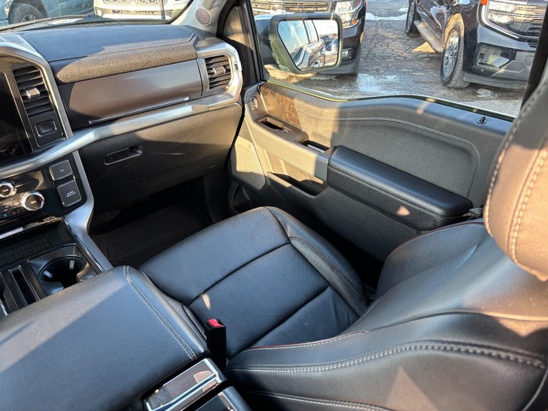 Ford F-150 Vehicle Full-screen Gallery Image 15