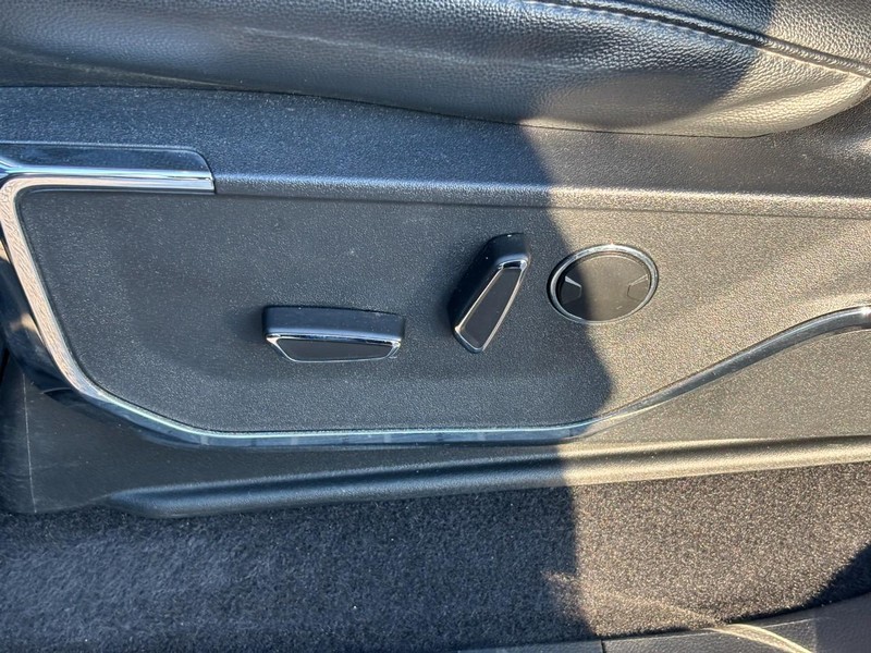 Ford F-150 Vehicle Full-screen Gallery Image 16