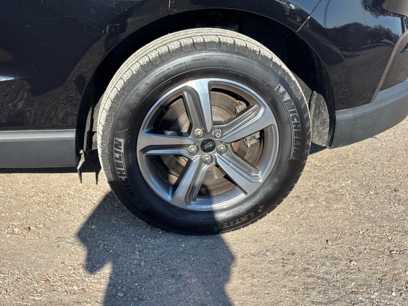 Ford Edge Vehicle Full-screen Gallery Image 11