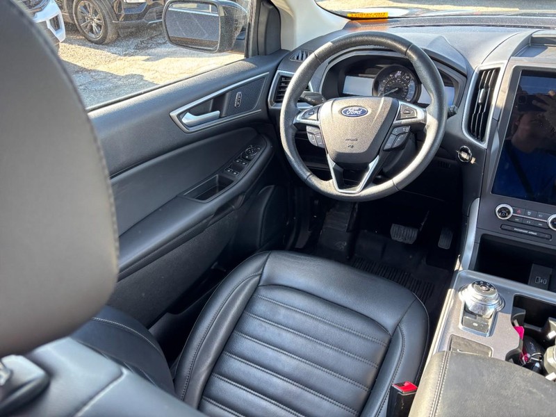 Ford Edge Vehicle Full-screen Gallery Image 13