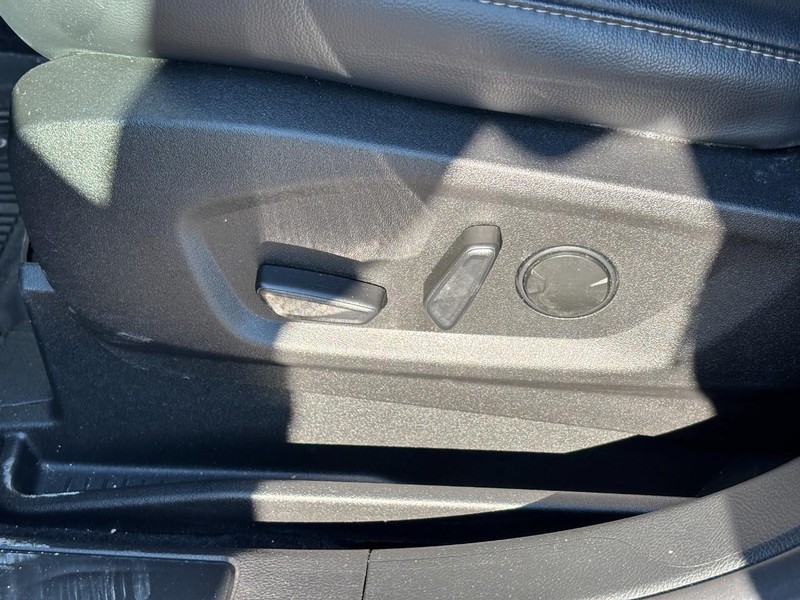 Ford Edge Vehicle Full-screen Gallery Image 16