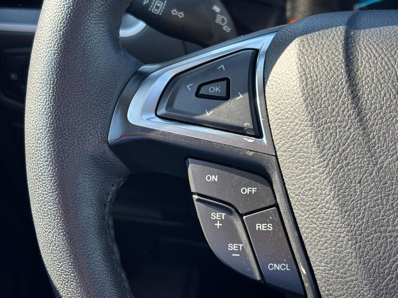 Ford Edge Vehicle Full-screen Gallery Image 19