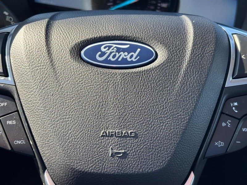 Ford Edge Vehicle Full-screen Gallery Image 20