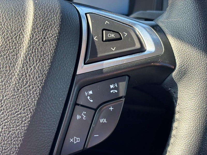 Ford Edge Vehicle Full-screen Gallery Image 21