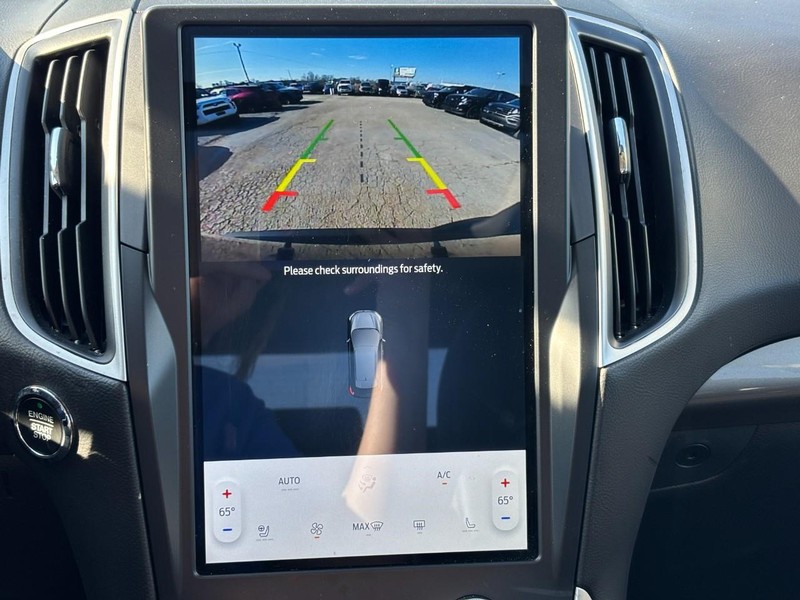 Ford Edge Vehicle Full-screen Gallery Image 24