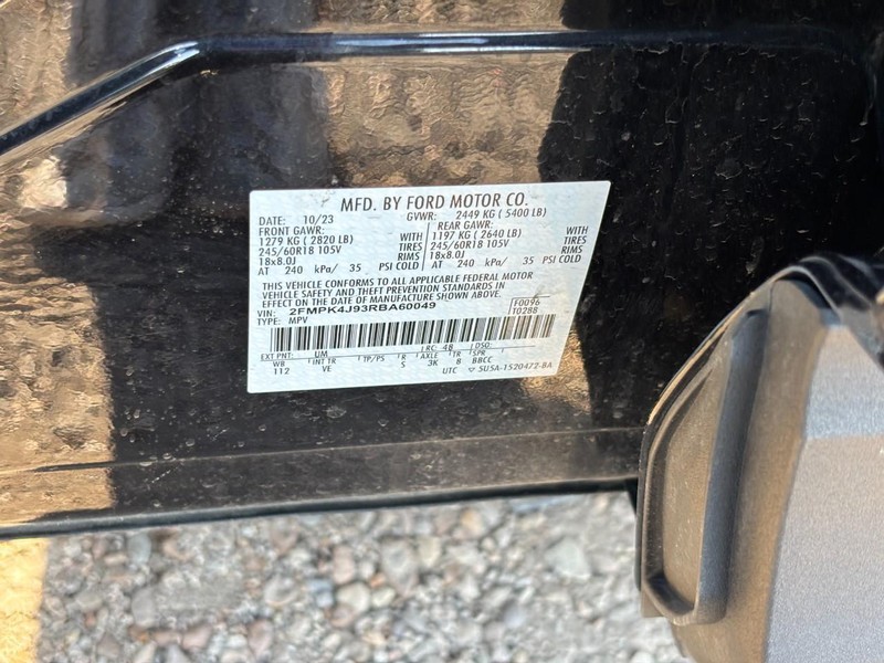 Ford Edge Vehicle Full-screen Gallery Image 26