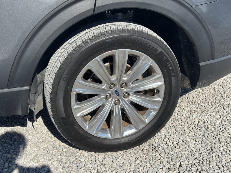 Ford Explorer Vehicle Full-screen Gallery Image 11