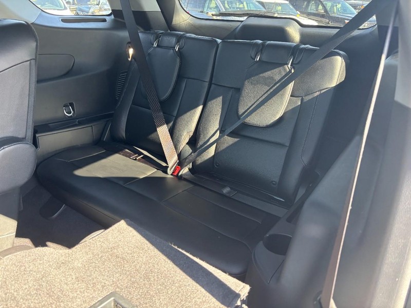 Ford Explorer Vehicle Full-screen Gallery Image 12