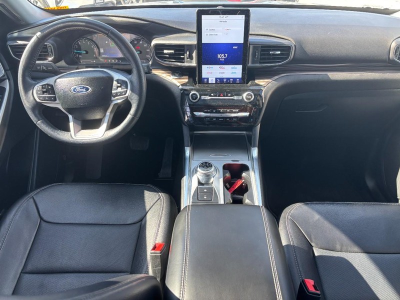 Ford Explorer Vehicle Full-screen Gallery Image 15