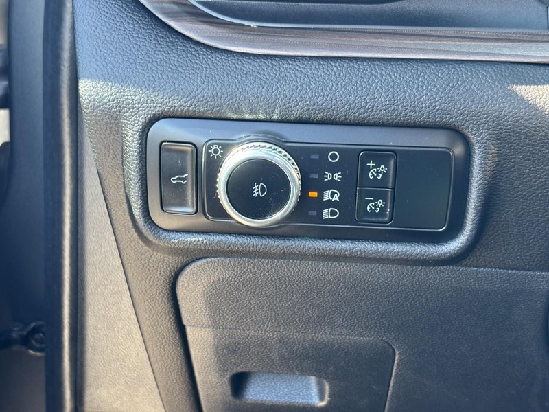 Ford Explorer Vehicle Full-screen Gallery Image 19