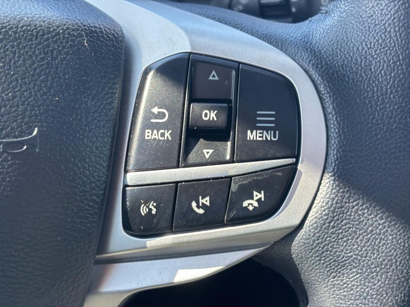 Ford Explorer Vehicle Full-screen Gallery Image 22