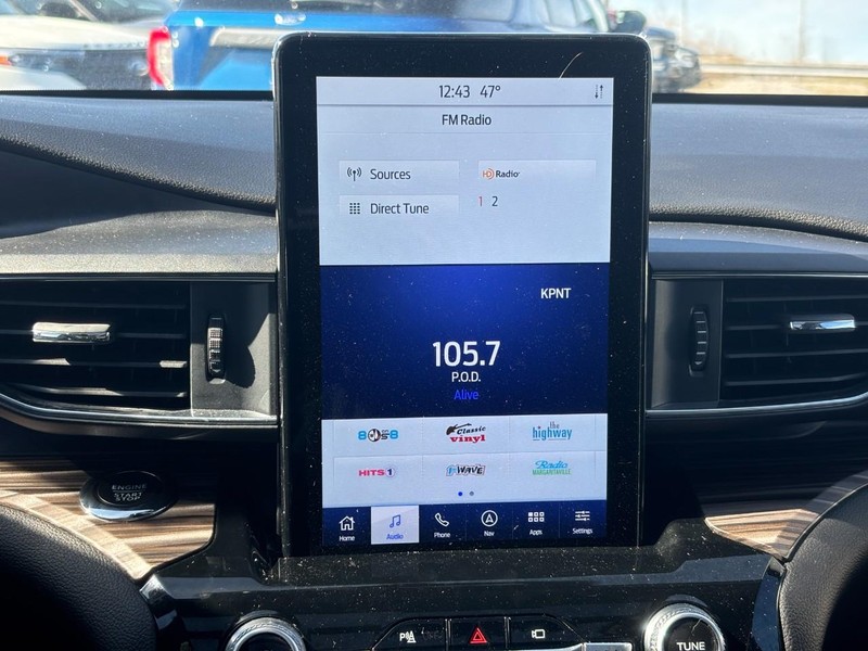 Ford Explorer Vehicle Full-screen Gallery Image 24