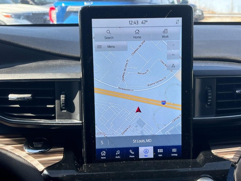 Ford Explorer Vehicle Full-screen Gallery Image 25