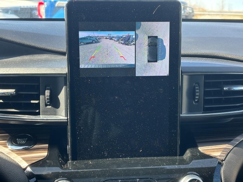 Ford Explorer Vehicle Full-screen Gallery Image 26