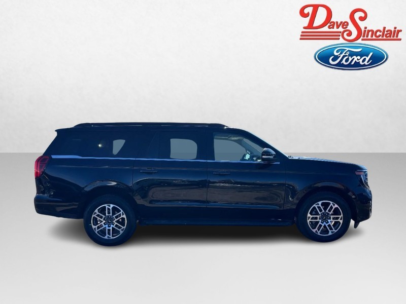 Ford Expedition Max Vehicle Full-screen Gallery Image 05