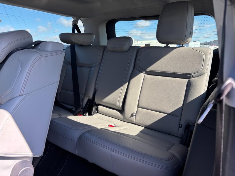 Ford Expedition Max Vehicle Full-screen Gallery Image 12