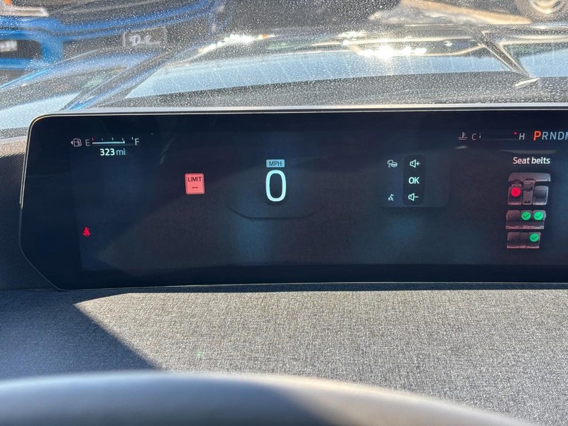 Ford Expedition Max Vehicle Full-screen Gallery Image 22