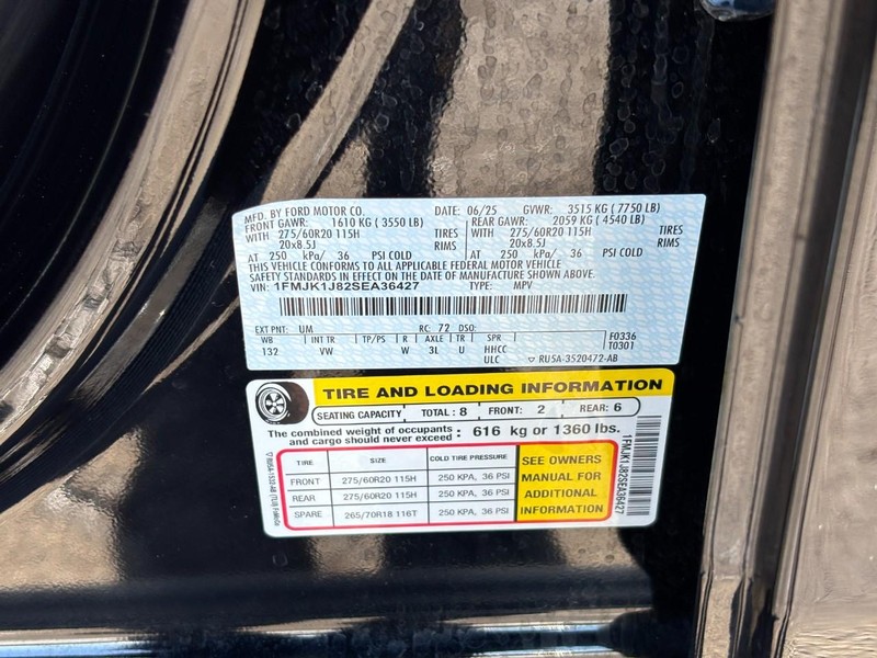 Ford Expedition Max Vehicle Full-screen Gallery Image 26