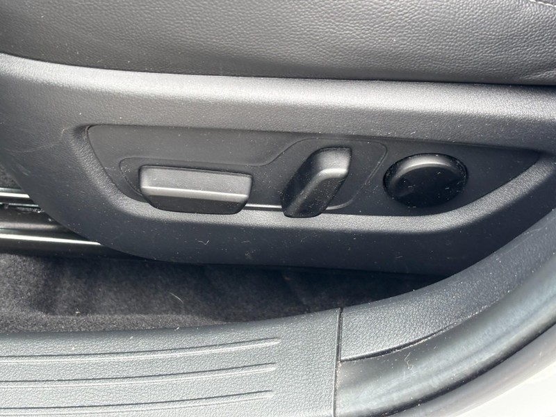 Mazda CX-50 Vehicle Full-screen Gallery Image 13