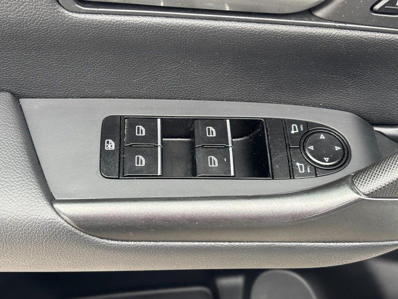 Mazda CX-50 Vehicle Full-screen Gallery Image 14