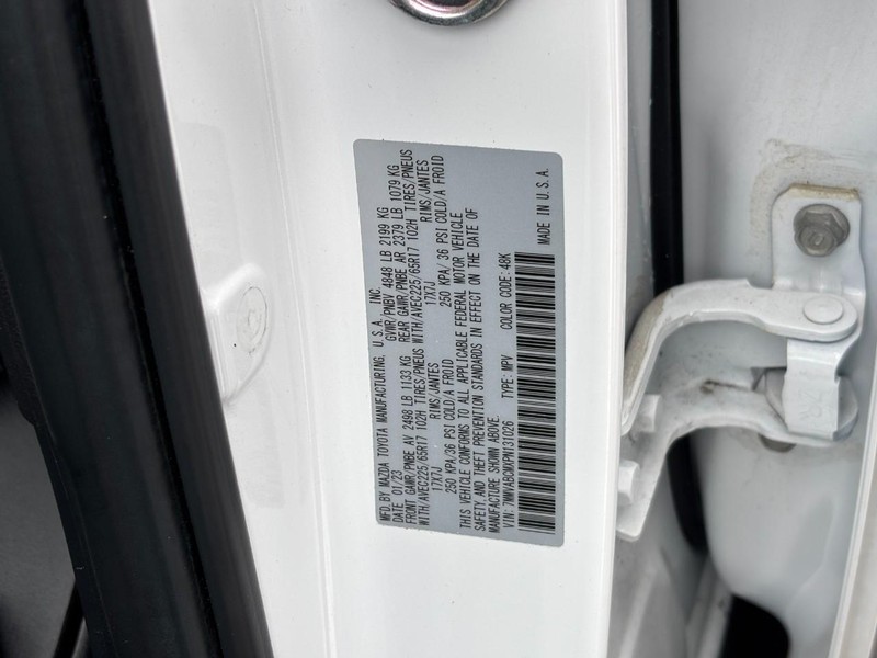 Mazda CX-50 Vehicle Full-screen Gallery Image 22