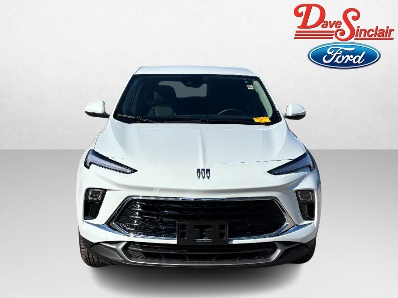 Buick Encore GX Vehicle Full-screen Gallery Image 02