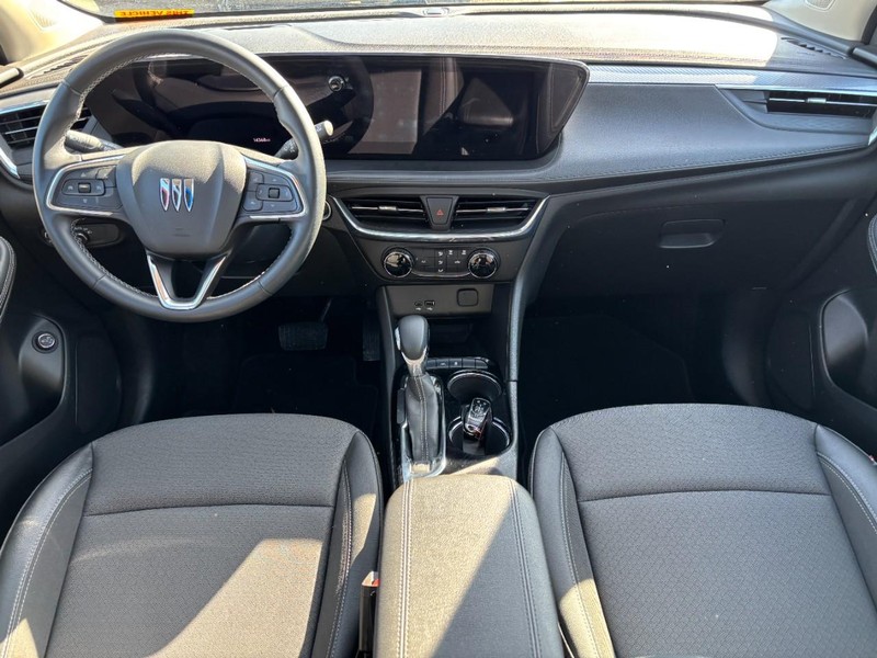Buick Encore GX Vehicle Full-screen Gallery Image 12